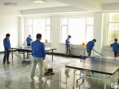 萬(wàn)潔居家政日常保潔、擦玻璃、家電清洗、甲醛治理、地毯清洗、沙發(fā)清洗、開荒保潔、外墻清洗、商場(chǎng)開荒保潔、工程開荒保潔、瓷磚美縫、衣櫥整理、鐘點(diǎn)工等服務(wù)